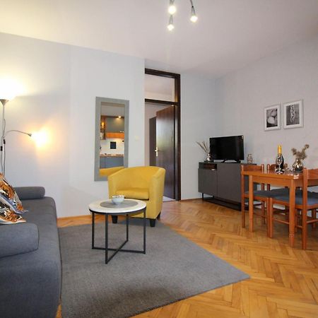 Ferienwohnung Lili Mit Pool, Grill Und Parkplatz Poreč Dış mekan fotoğraf